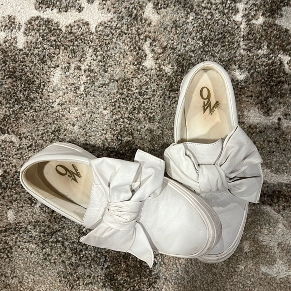 Nine West shoes white with bow - Picture 3 of 3